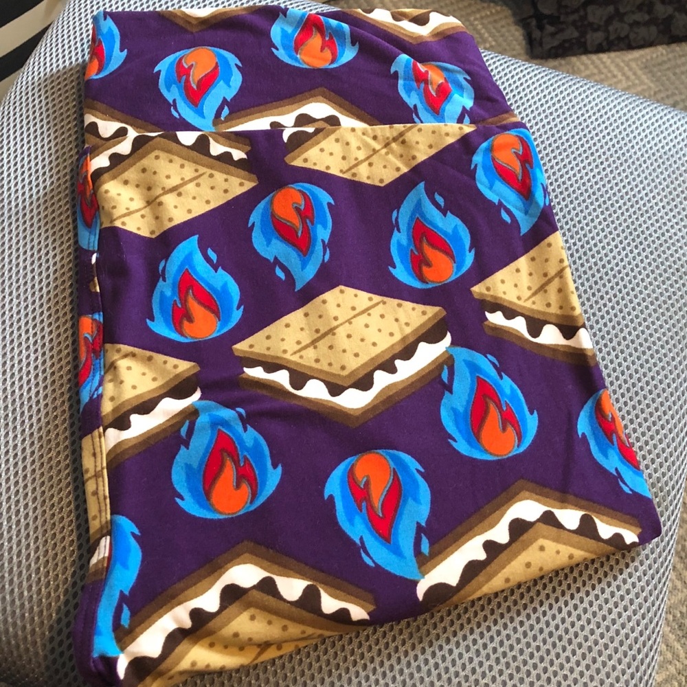 Lularoe s’mores leggings!!! Tall and curvy